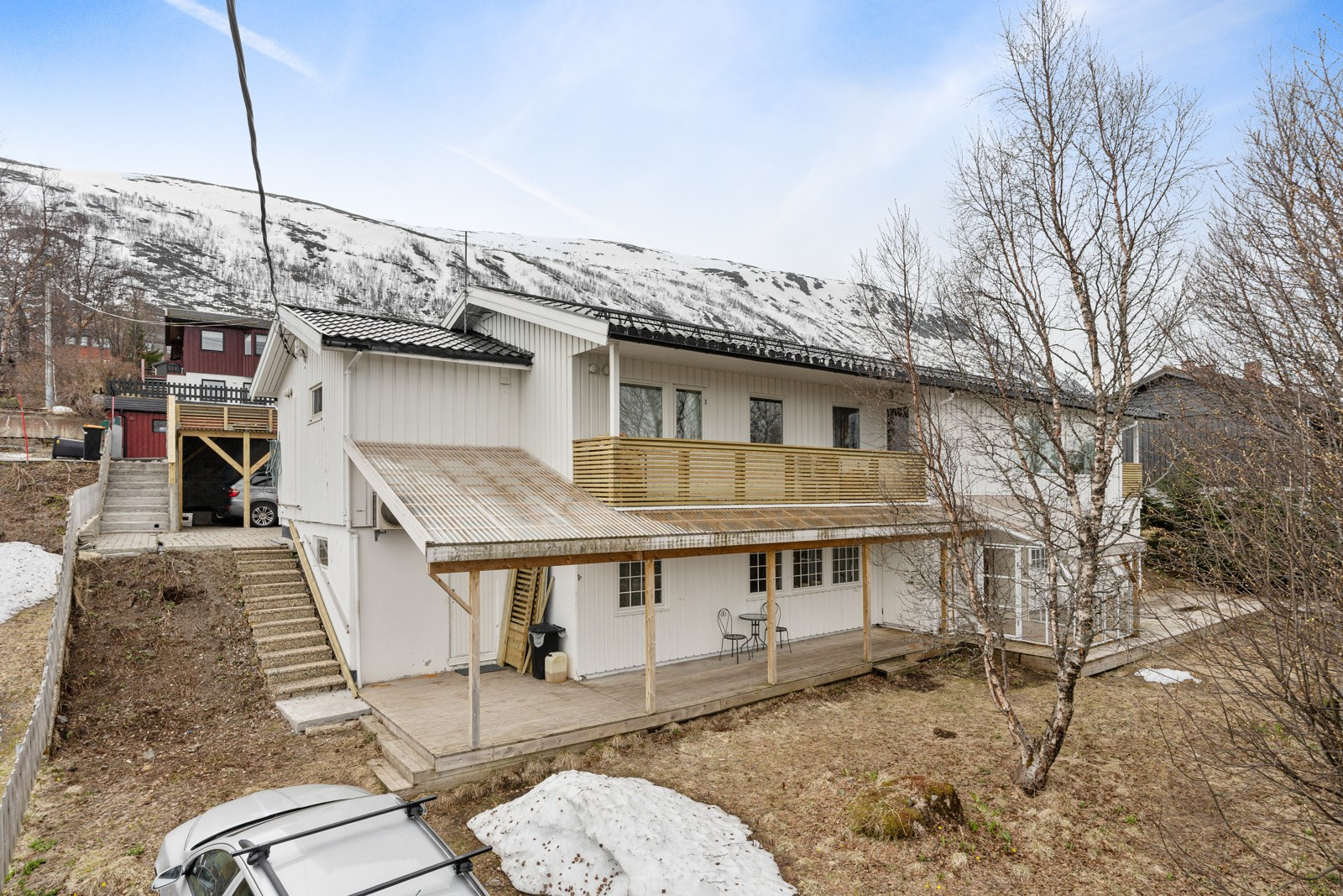 Sportsbod tilhørende seksjonen ved trappen på nordsiden.