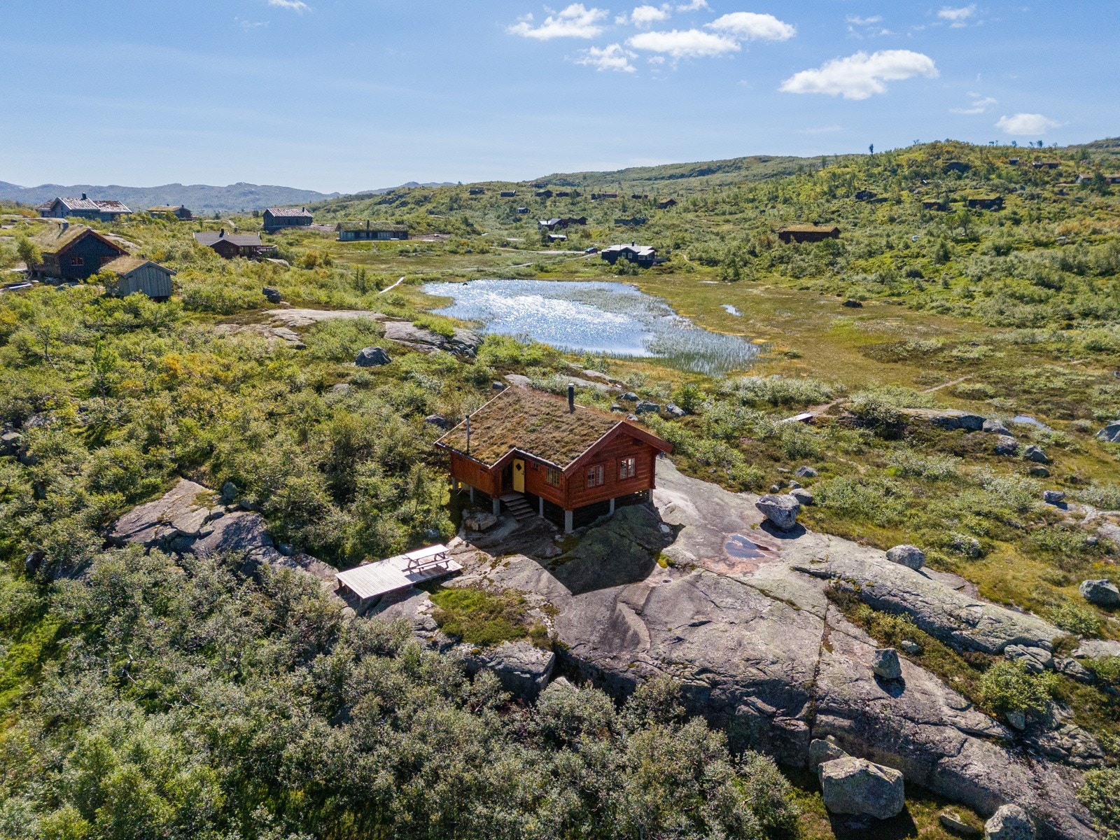 Kort sagt et høyfjellseldorado med rike muligheter for friluftsaktiviteter, hygge og velvære. Galleribilde