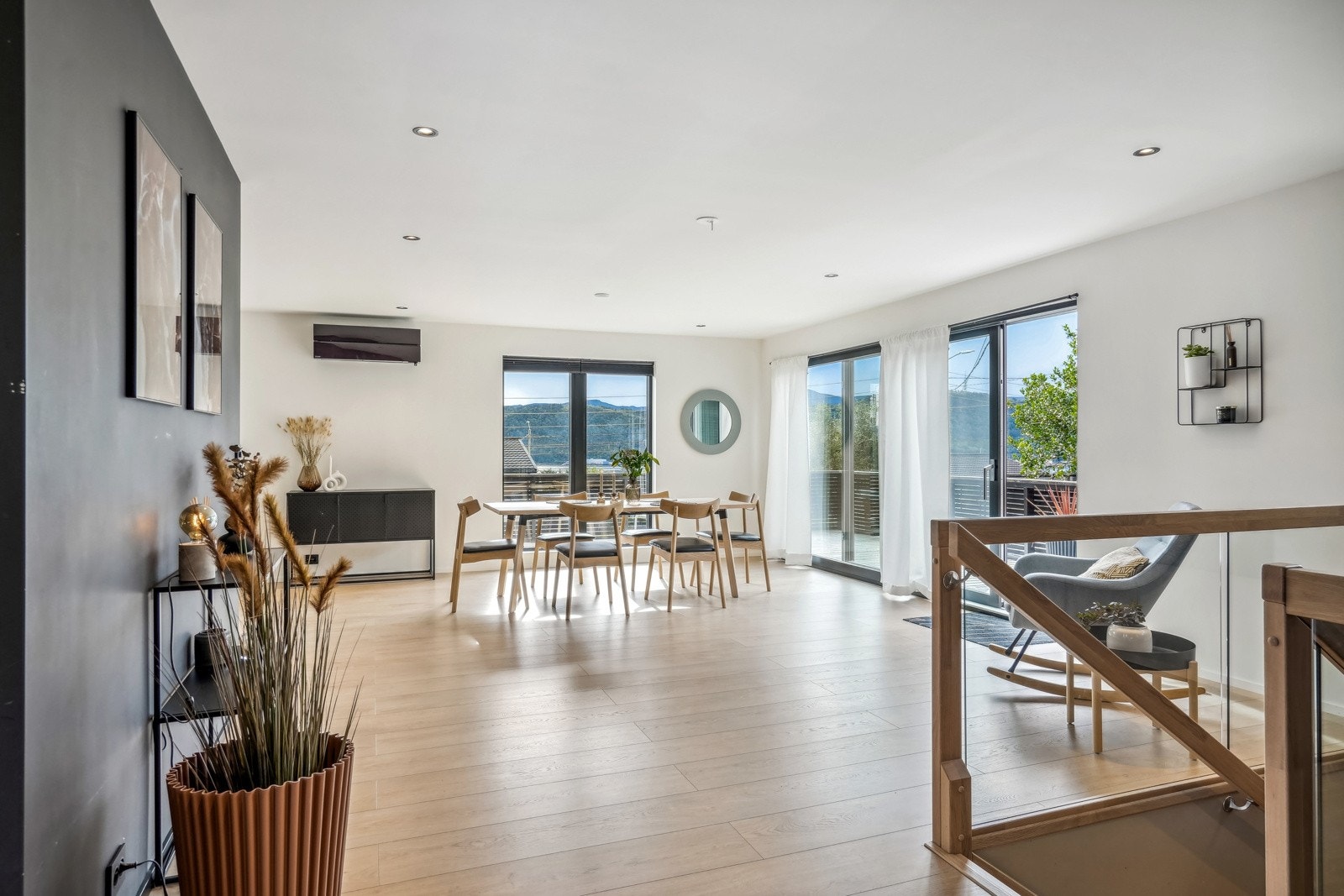 Planløsningen er praktisk og god. Fra stua er det skyvedør ut til veranda Galleribilde