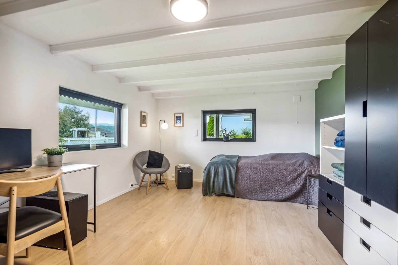 Soverom med vest i underetasje. Rommet har varmekabler i gulv Galleribilde