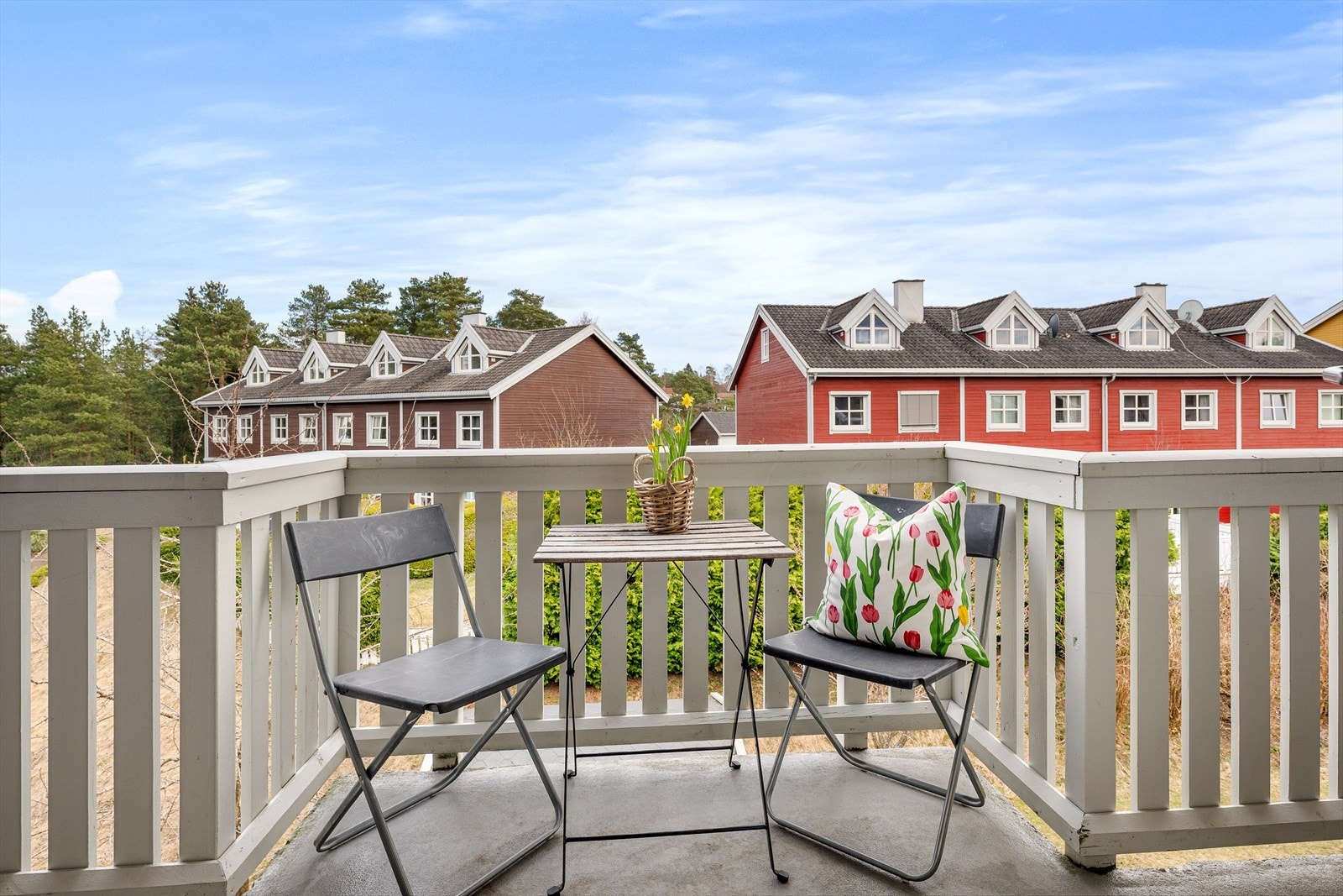 Svalgang utenfor inngangen Galleribilde