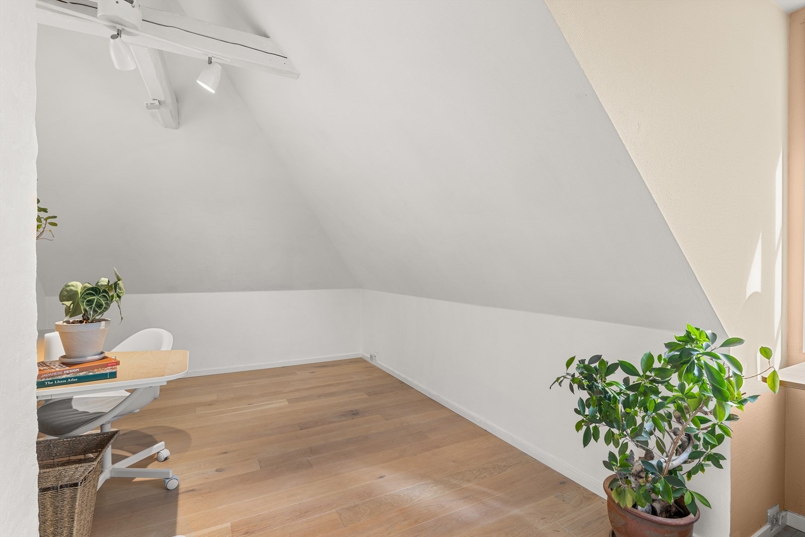 Dette er et ideelt rom både for en god natt søvn samt et trivelig arbeidsområde. Galleribilde