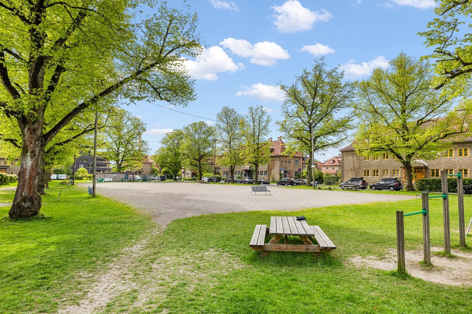 Borettslaget består av 303 leiligheter og er godt etablert, med et aktivt og velfungerende styre som sørger for god drift og vedlikehold av både bygningene og de felles uteområdene. Galleribilde