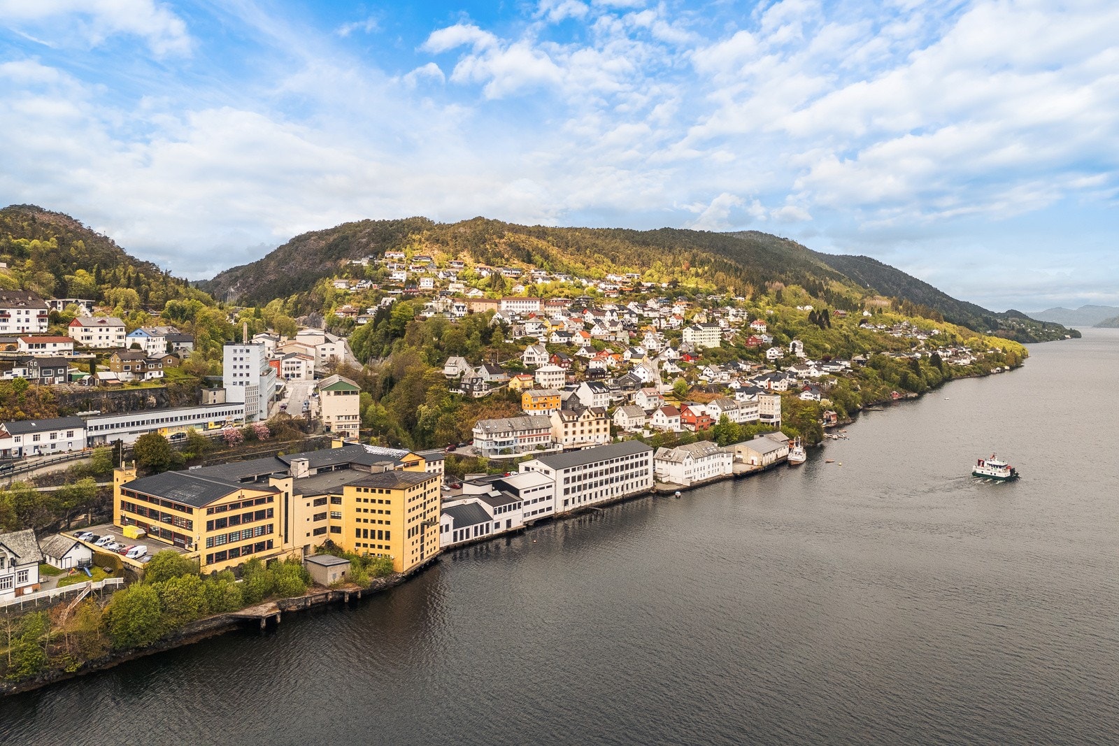 Har du barn så finner du Ytre Arna barnehage innen 5 minutters gange fra eiendommen, og Kidsa Festtangen en 4 minutters kjøretur unna. Barne -og ungdomsskolen Ytre Arna skule befinner seg ellers innen 7 minutters gange. Galleribilde