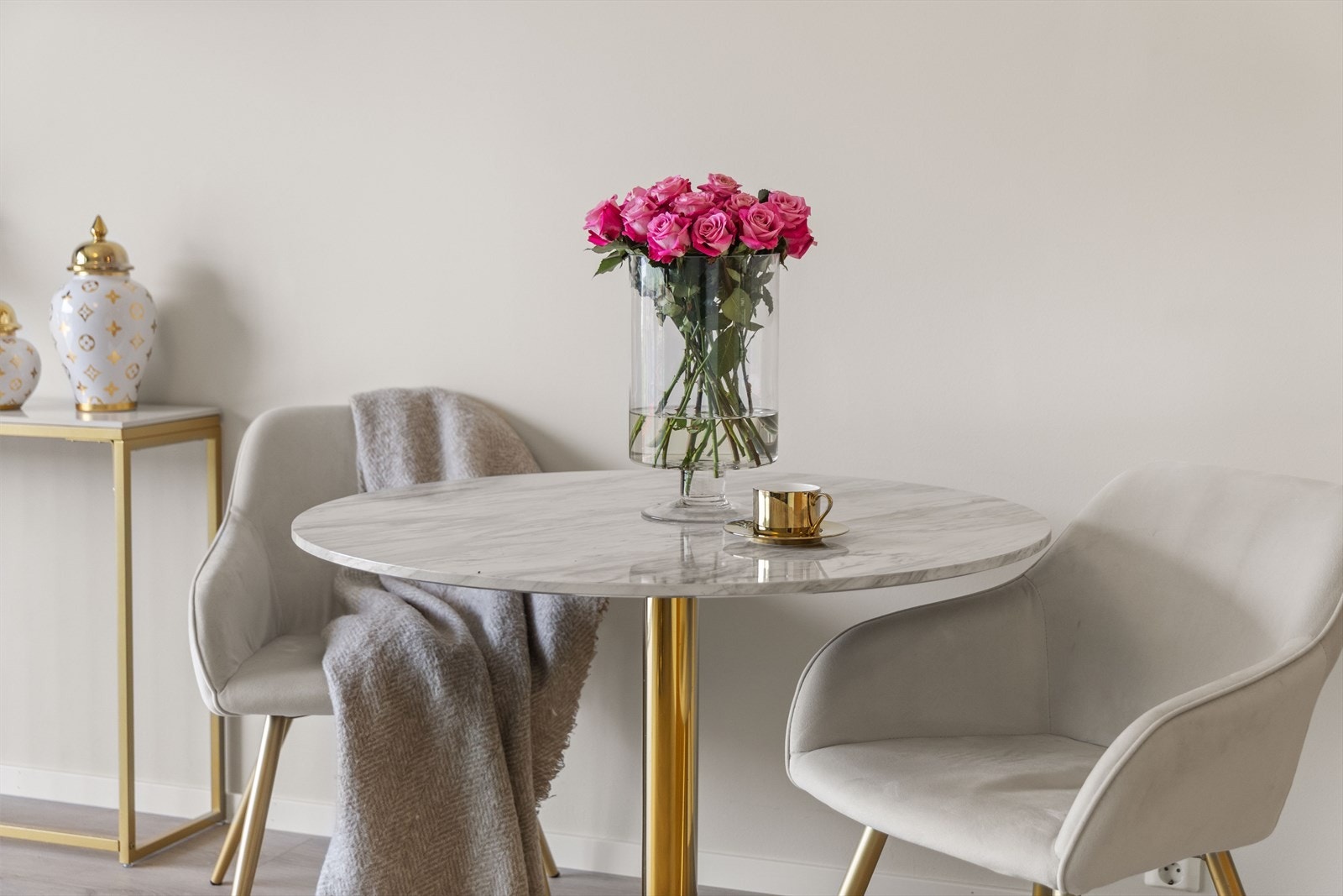 Plass for hyggelig spisebord Galleribilde