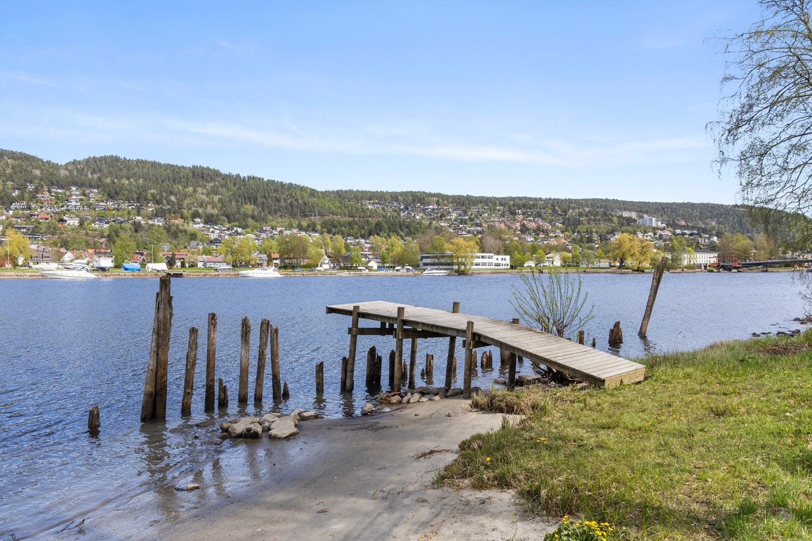 Brygge ved Drammenselva Galleribilde