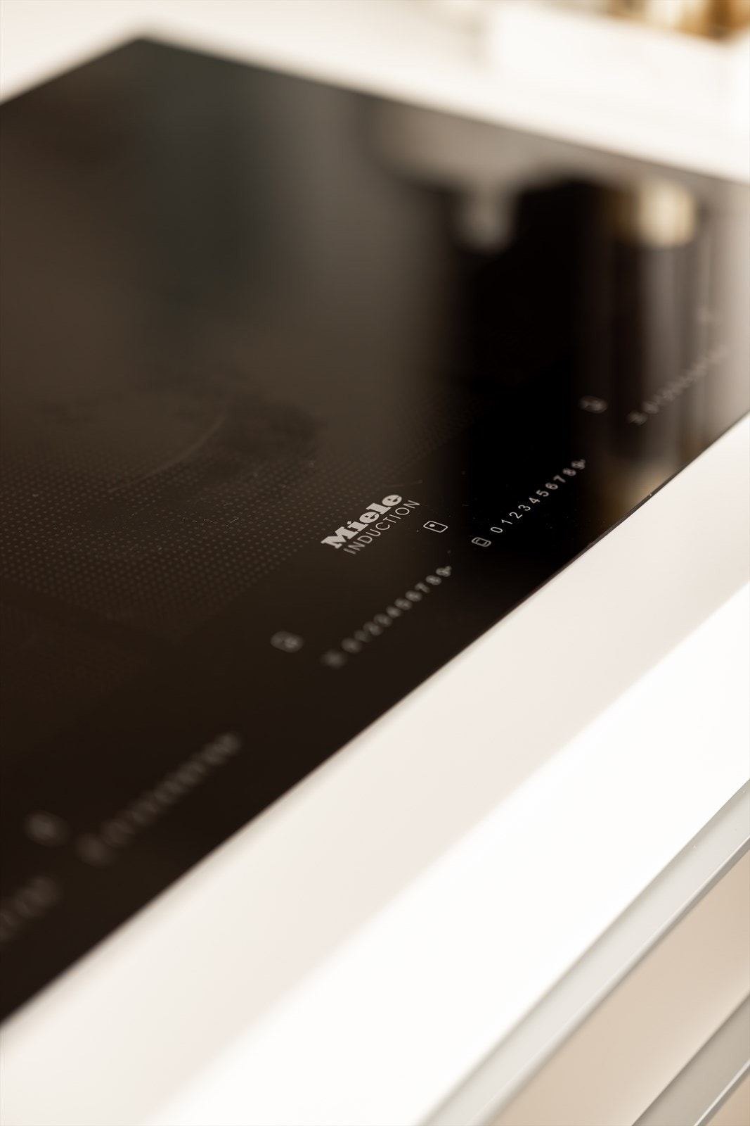 Miele komfyrtopp induksjon, planlimt KM 6367 PowerFlex, 6 vario-kokesoner med TwinBooster. Galleribilde