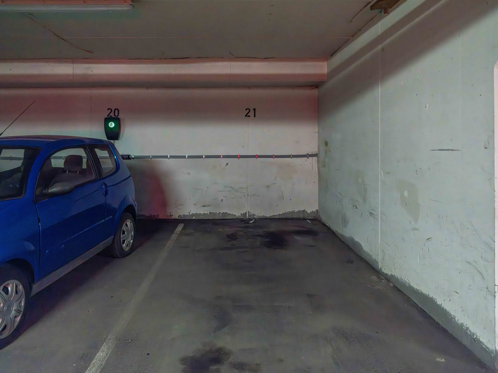 Det medfører bruksrett til garasjeplass i kjeller ved salg, med direkte adkomst via heis fra leiligheten. Galleribilde