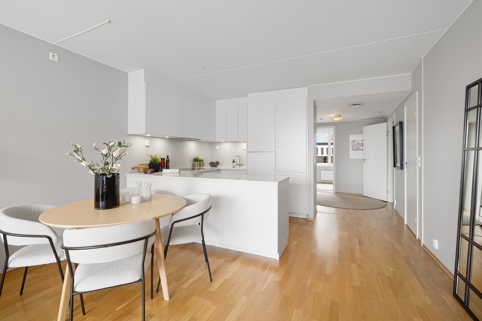 Lekkert kjøkken fra Schmidt med skreddersydde løsninger Galleribilde