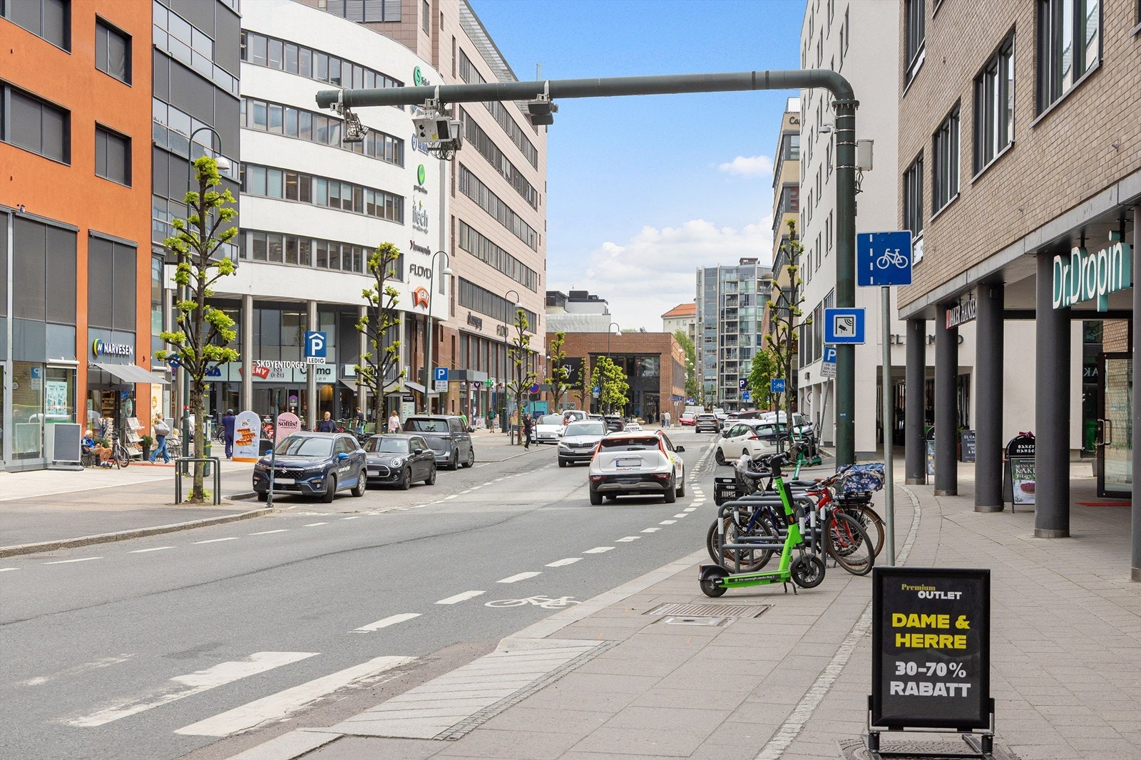 Kort vei til Skøyentorget som kan by på flere spennende butikker og andre servicetilbud. Galleribilde