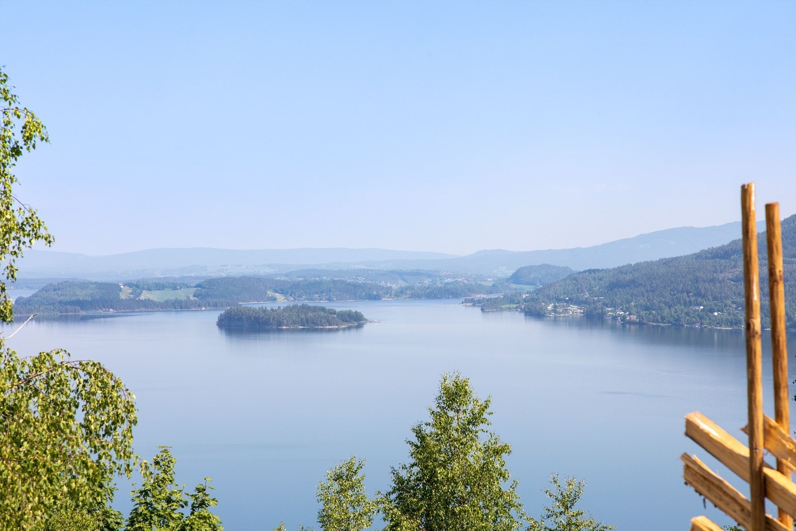 Store byggeklare hyttetomter med panoramautsikt, borehull og mulighet for kjøp av båtplass ned til Tyrifjorden Galleribilde