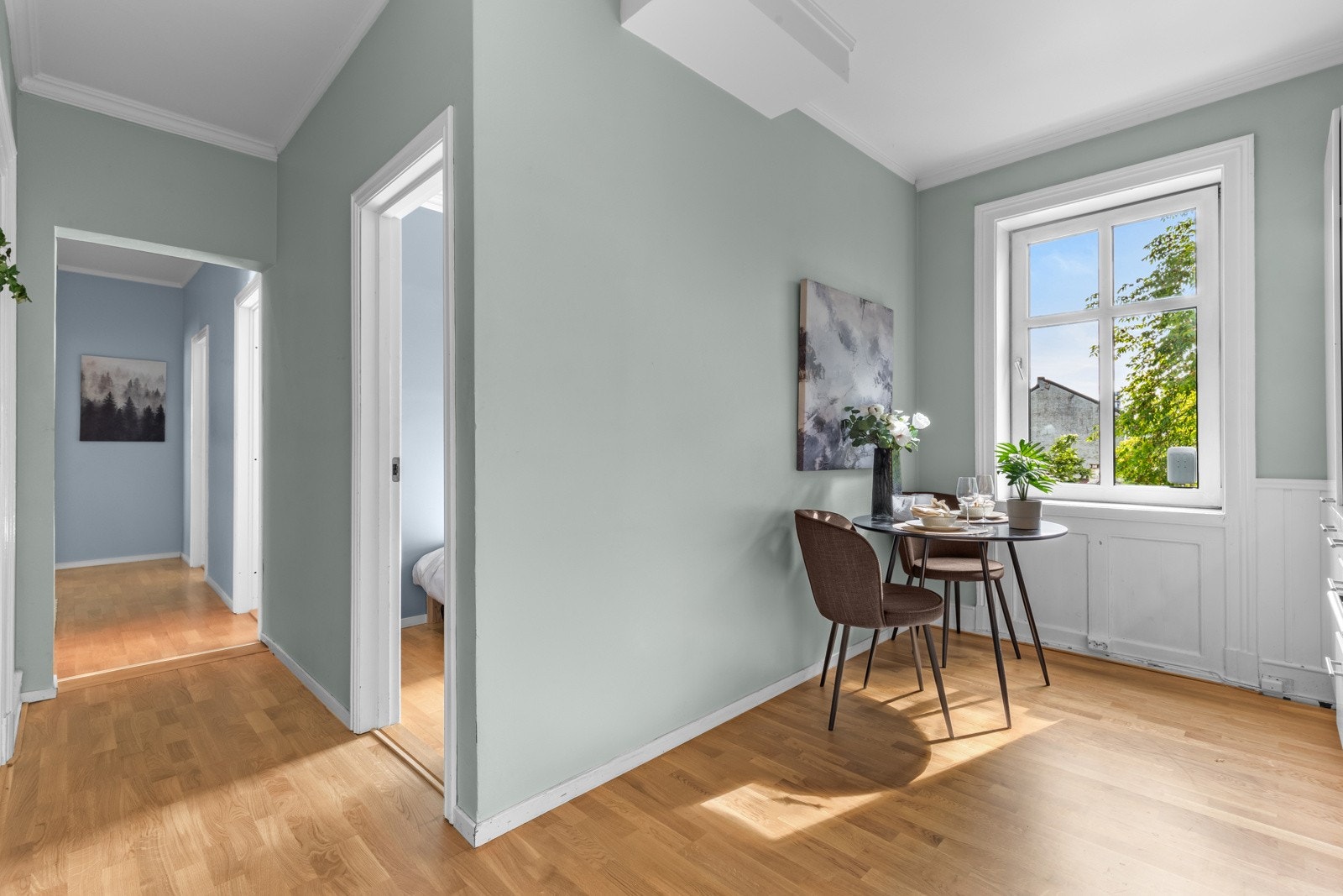 Her er det også plass til et hyggelig spisebord! Galleribilde