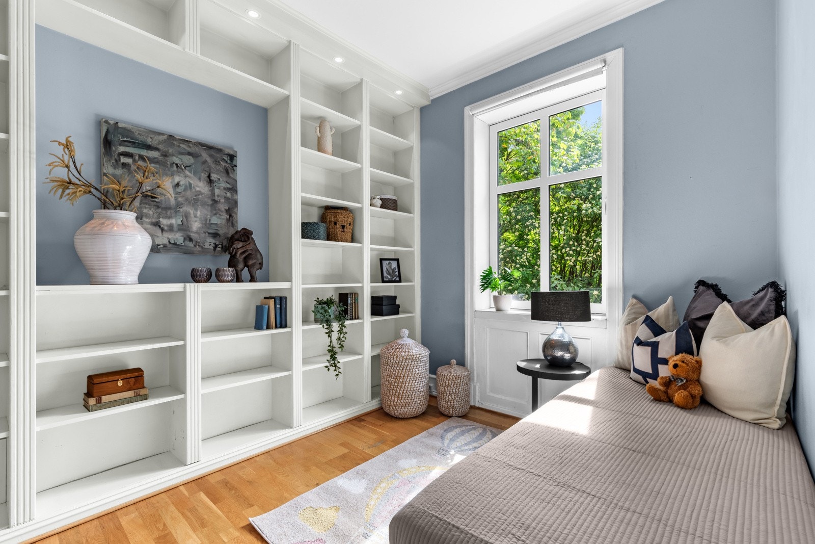 De andre soverommene har plass til seng, kontorpult og øvrig møblement. Galleribilde