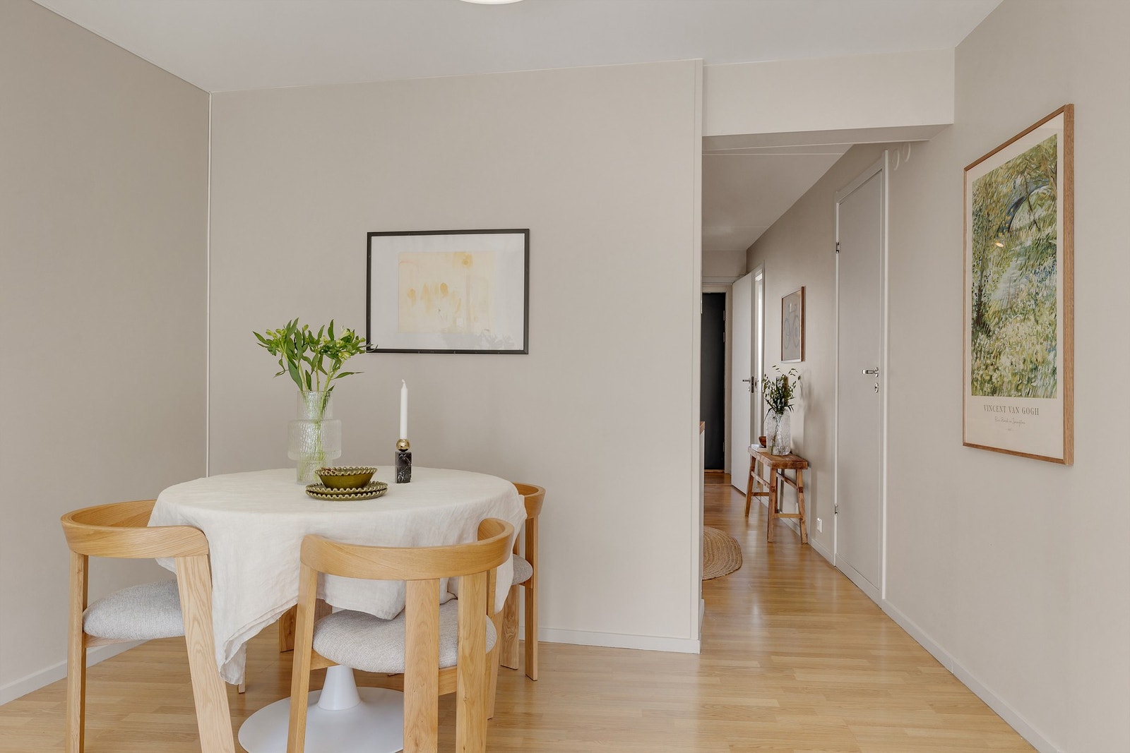 Ved stuen finner du et flott separat kjøkken. Galleribilde