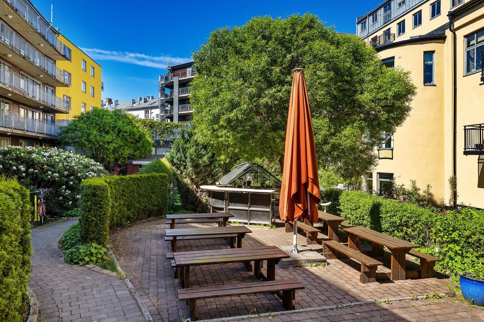 Borettslaget Dalehaugen 6 & 8 består av 90 boliger og ingen næringslokaler. Galleribilde