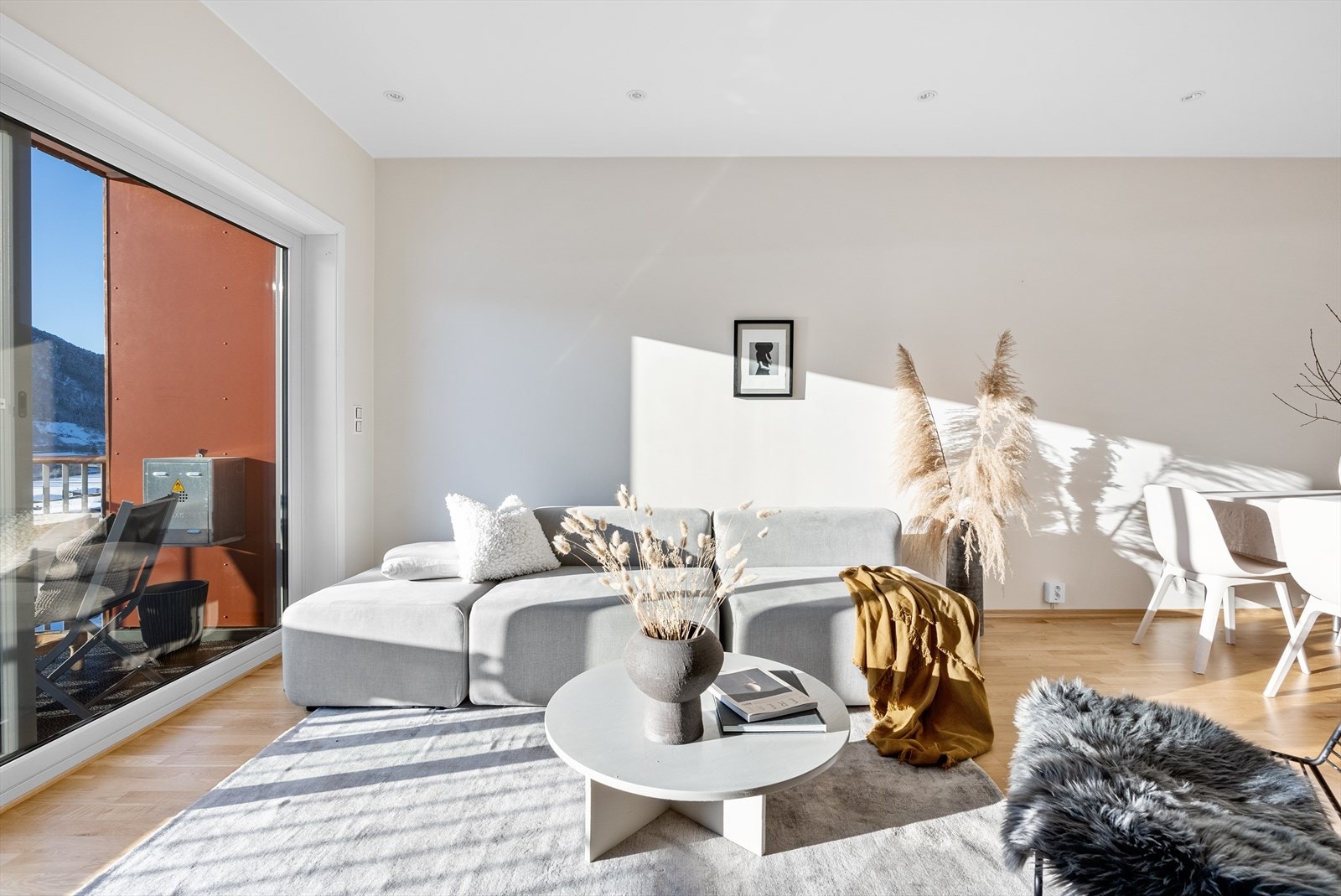 - Det er gulvvarme og downlights i alle rom - Galleribilde