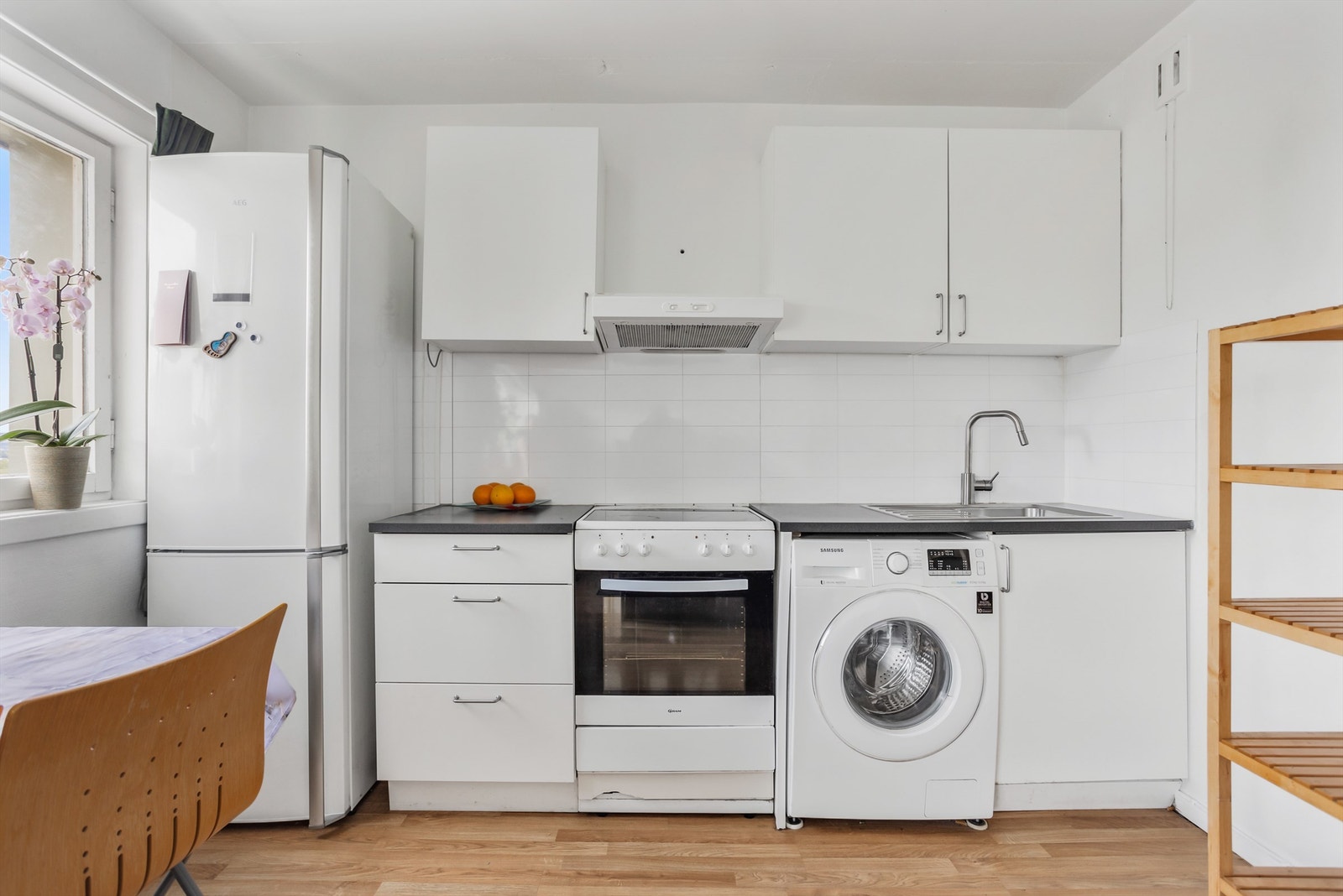 Opplegg til vaskemaskin på kjøkkenet - det er fellesvaskeri i sameiet Galleribilde