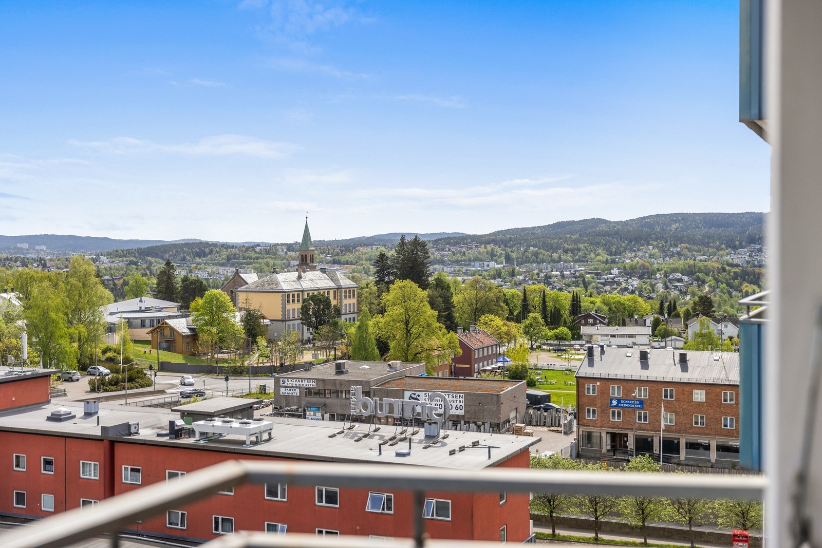 Eiendomsmegler Krogsveen v/Per Inge Hunvik ønsker velkommen til Bergensveien 4A Galleribilde