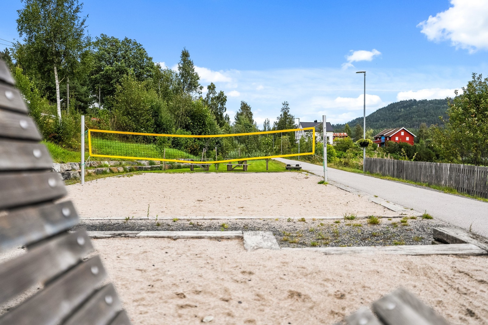 Det er volleyballbane i nærheten. Galleribilde