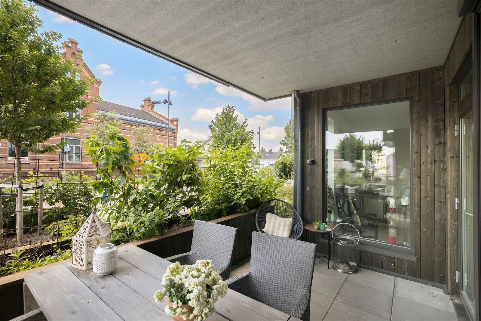 Vestvendt og usjenert terrasse Galleribilde