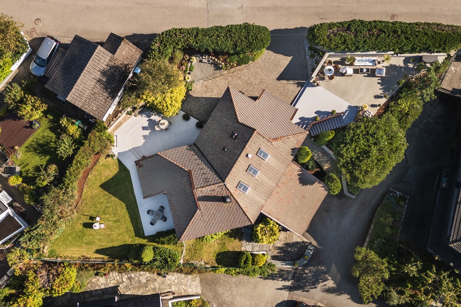 Hagen er misunnelsesverdig i seg selv og solen skinner her fra morgen til kveld. Galleribilde