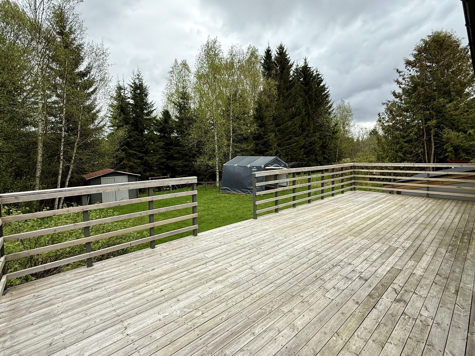 Romslig terrasse Galleribilde