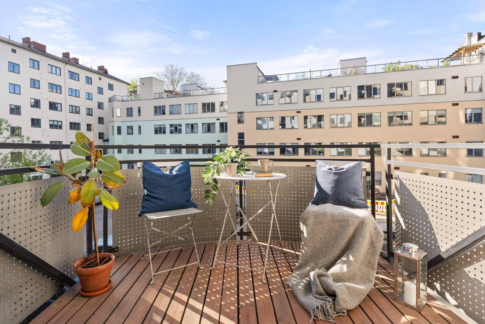 Notar v/Carolina Toro har gleden av å presentere Sandakerveien 48D - En flott leil. med herlig balkong. NB! Hovedinngang til Sandakerveien 48D er i bakgården med inngang fra Bentsebrugata Galleribilde