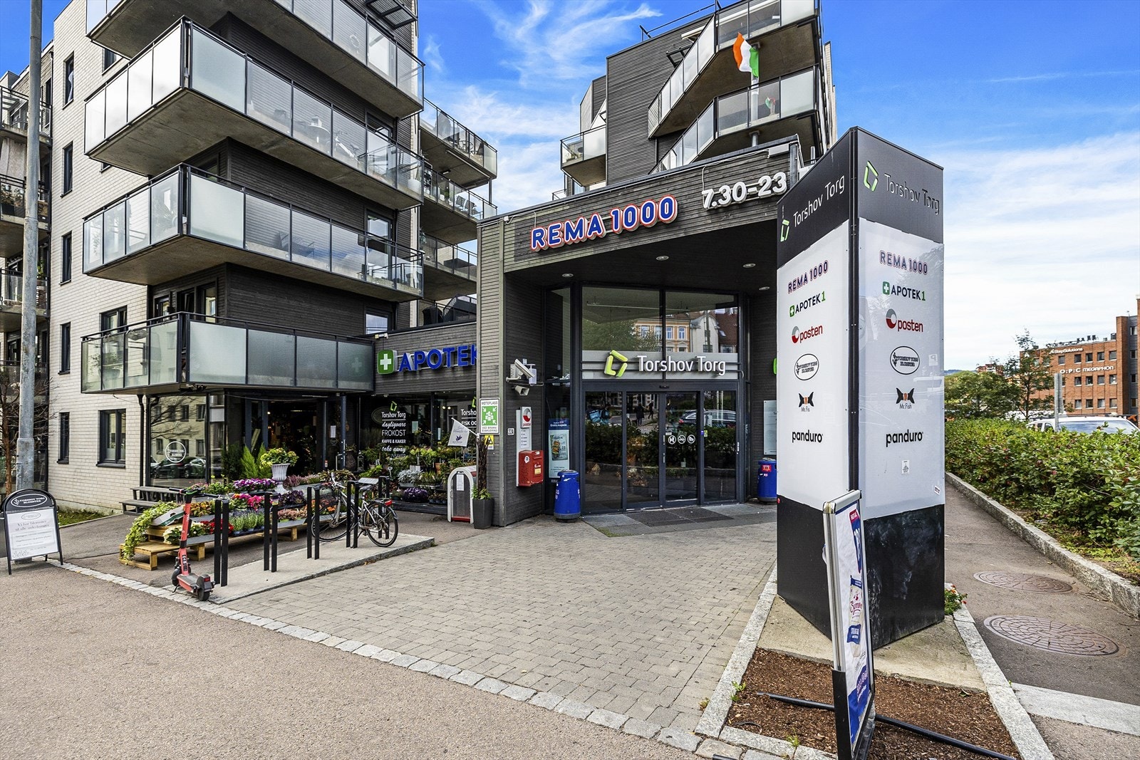 Torshov torg med butikker, restauranter, apotek m.m. Galleribilde