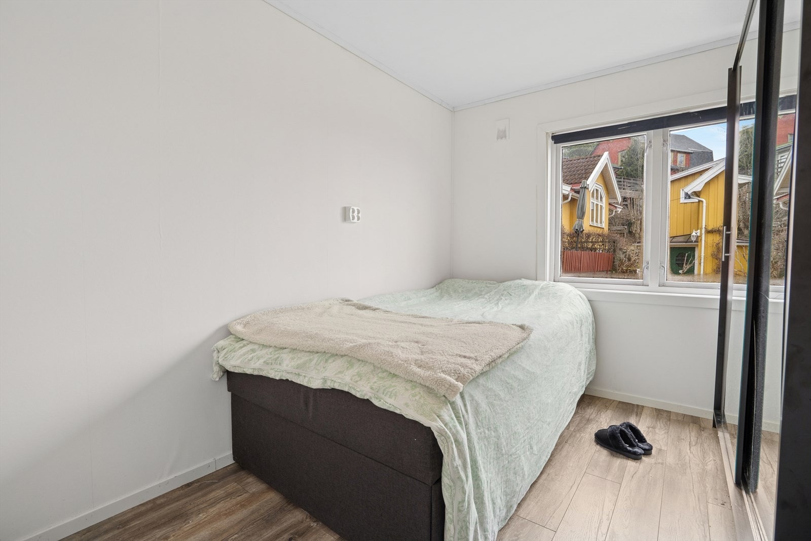 Hobbyrom som i dag benyttes som soverom. Rommet er ikke omsøkt hos kommunen. Galleribilde