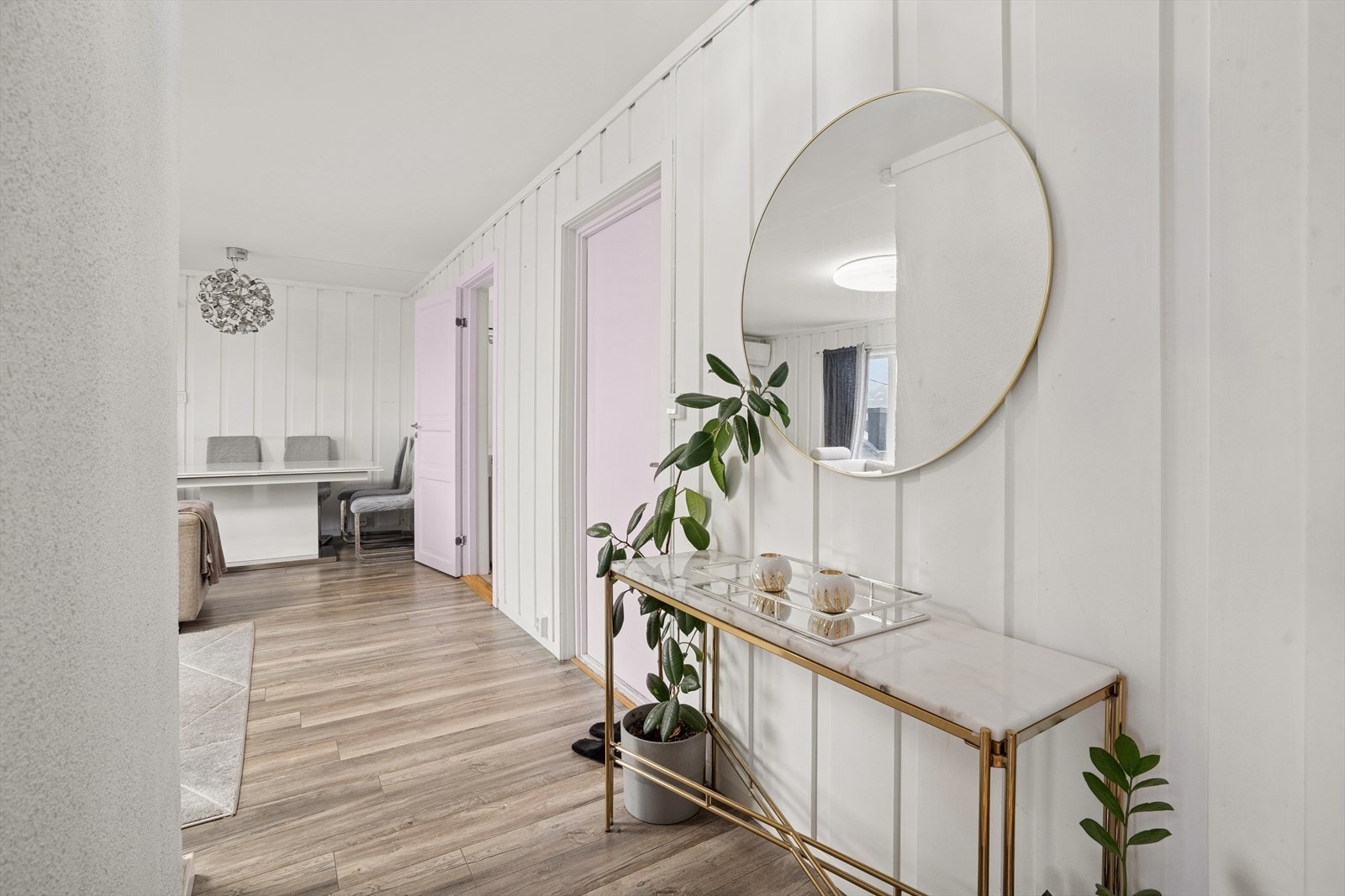 Hyggelig gang når du kommer inn i boligen. Galleribilde