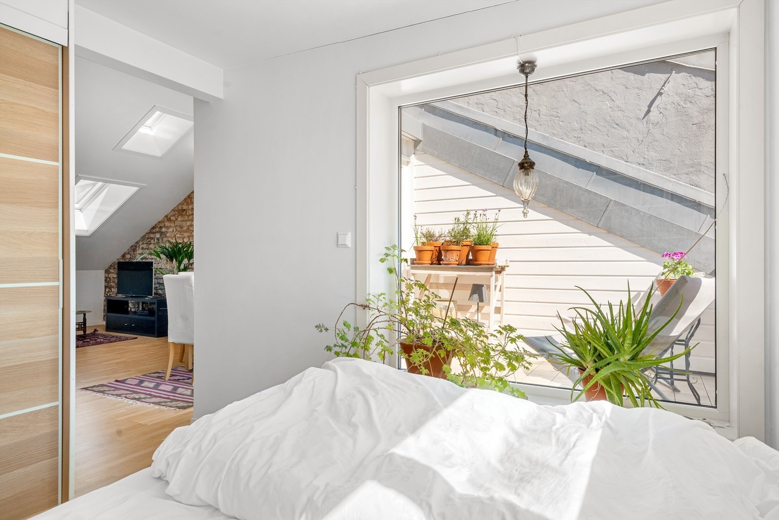 Skyvedørsgarderoben deler av sovealkoven. Galleribilde