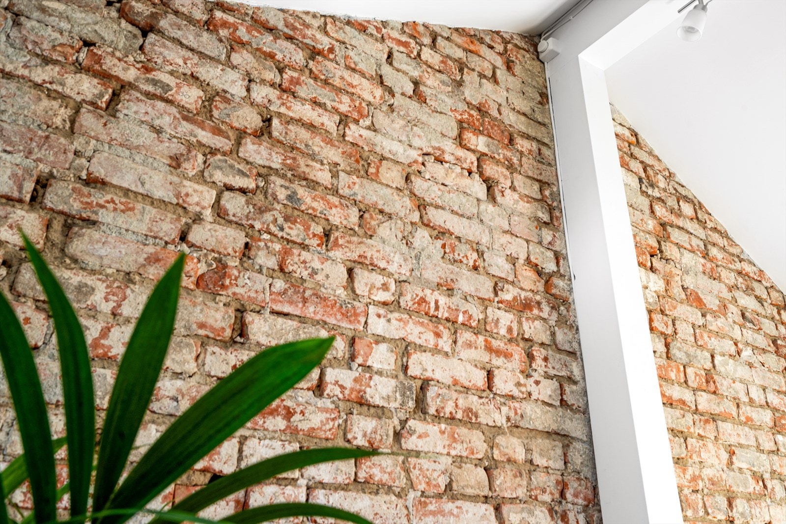 Takhøyden er målt til 2,85 (høyeste punkt). Galleribilde