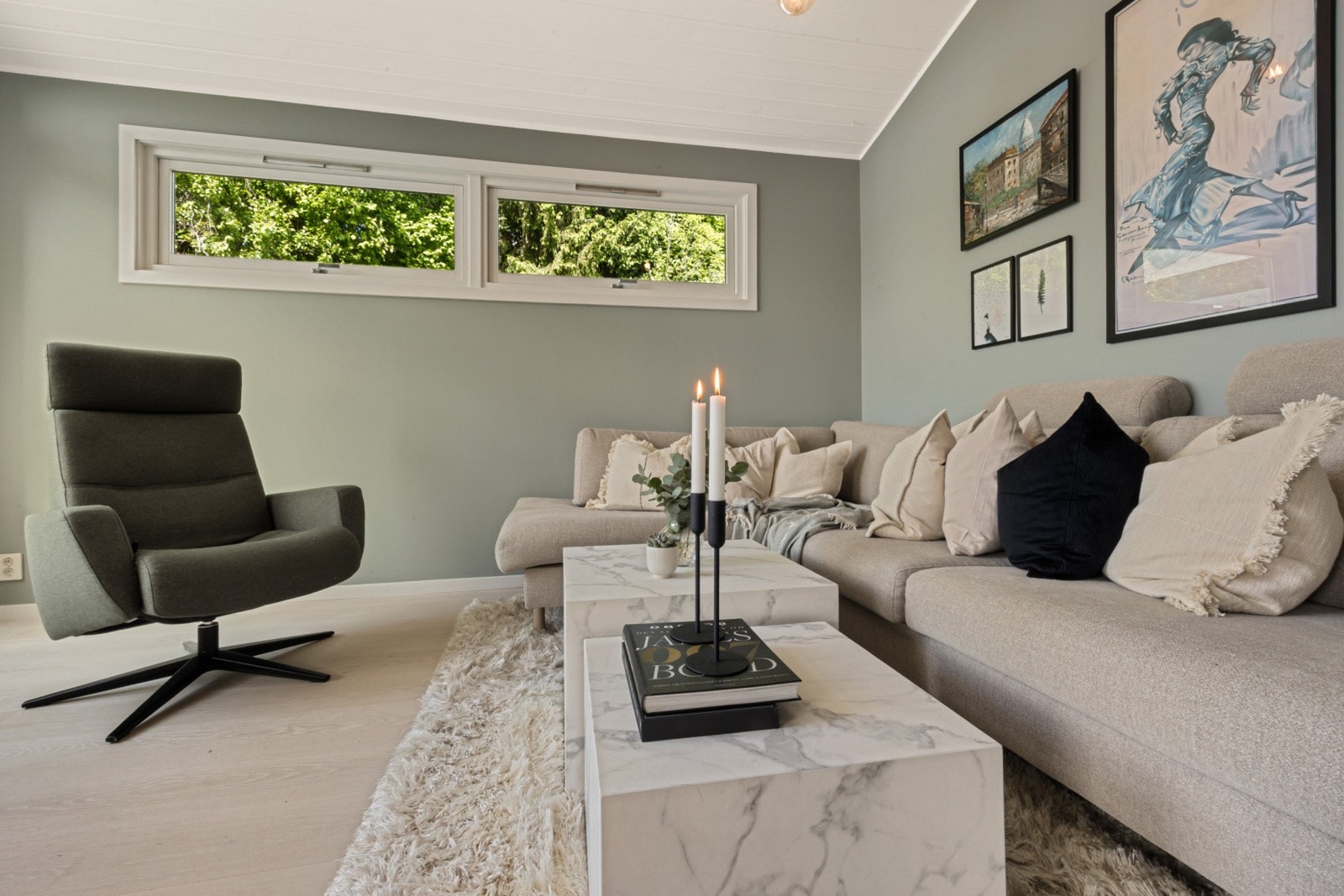 Stuen har utgang terrasse. Galleribilde