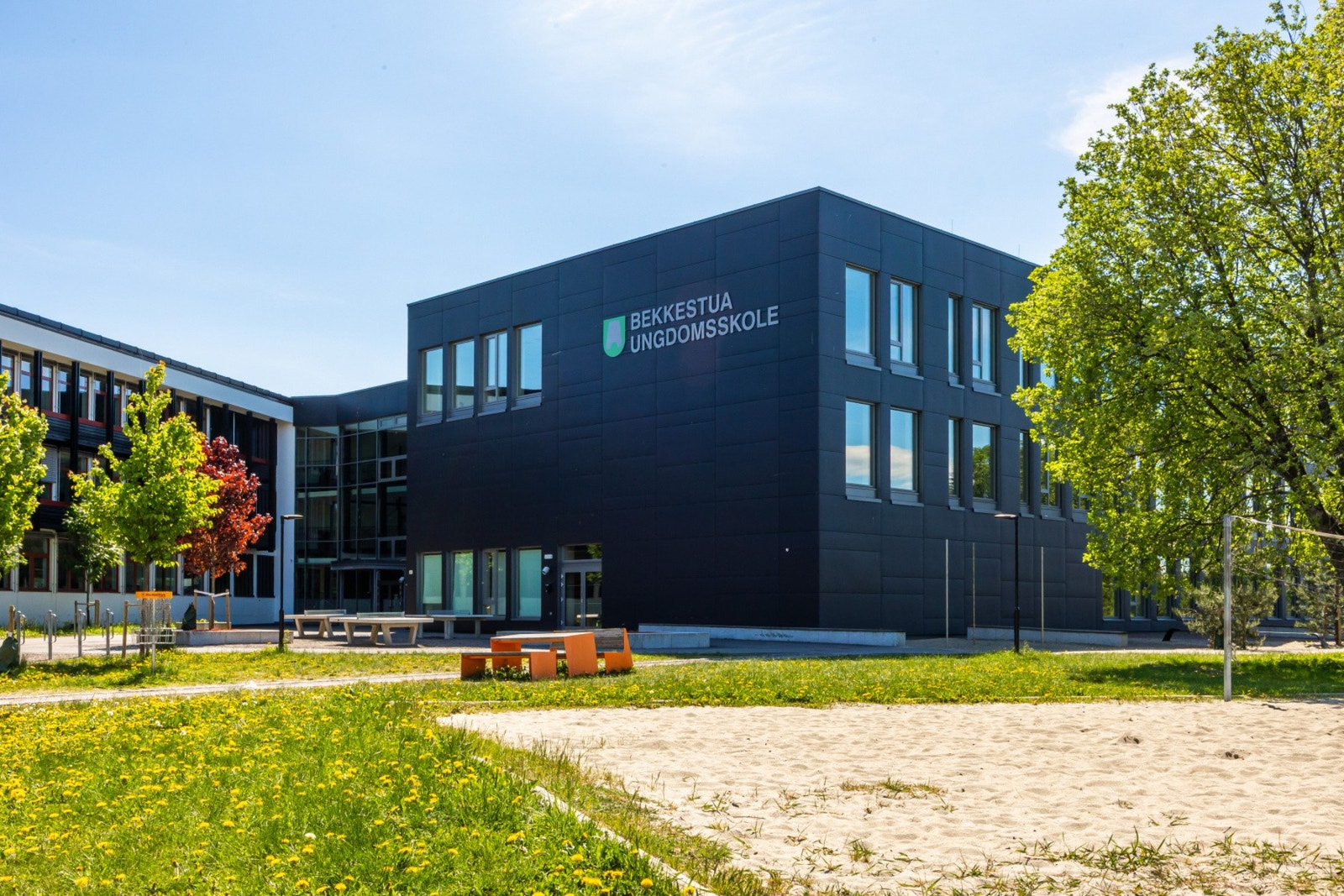 Bekkestua ungdomsskole. Galleribilde