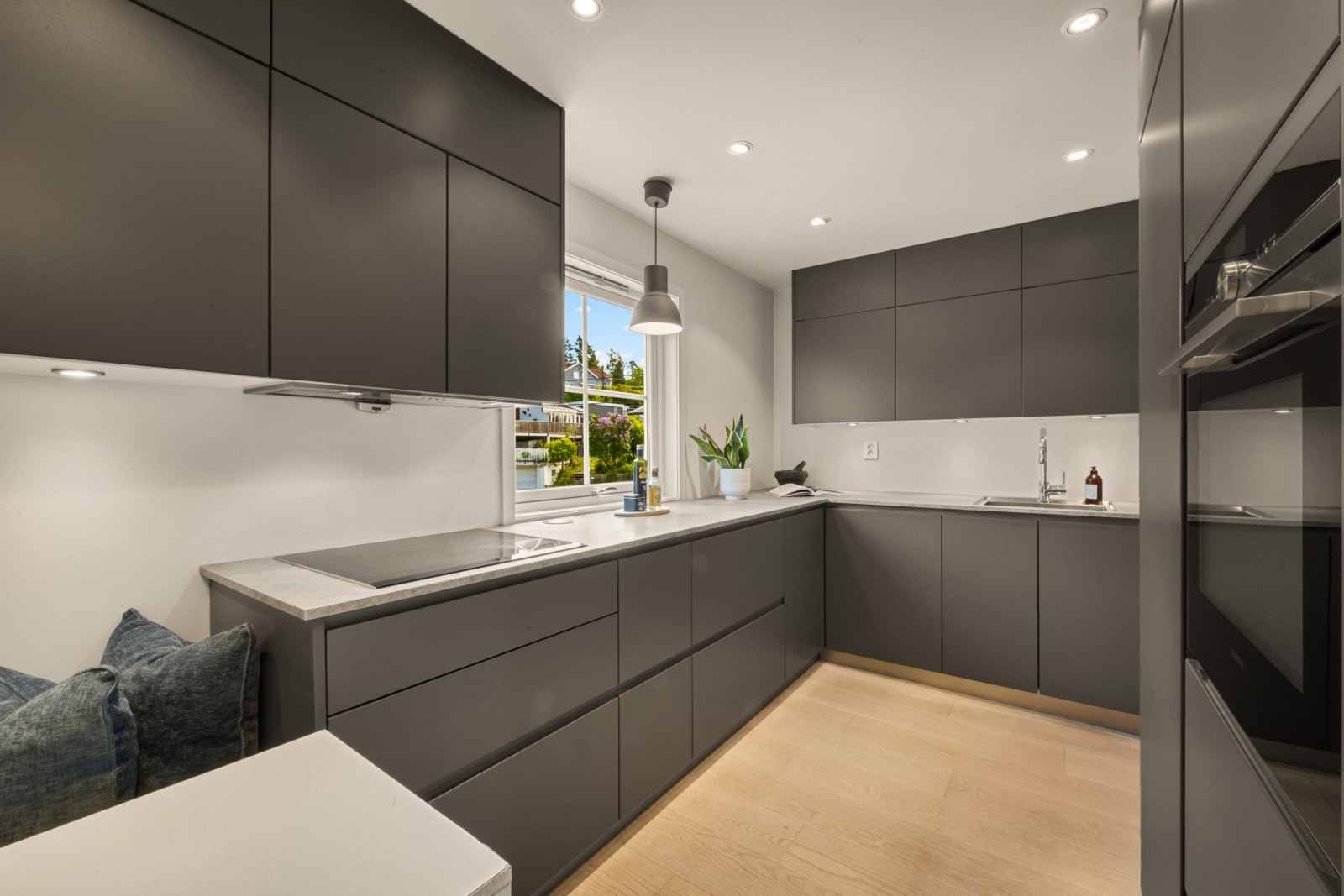 Boligen har et lekkert KVIK kjøkken fra 2016. Galleribilde