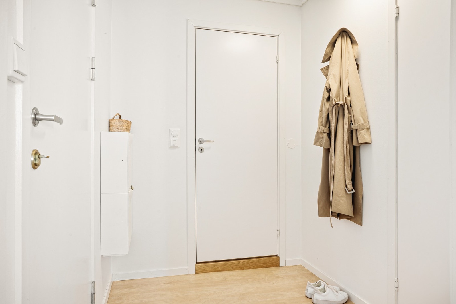 Det første som møter deg er en lys og trivelig entré med plass til å henge fra seg yttertøy og sko. Galleribilde
