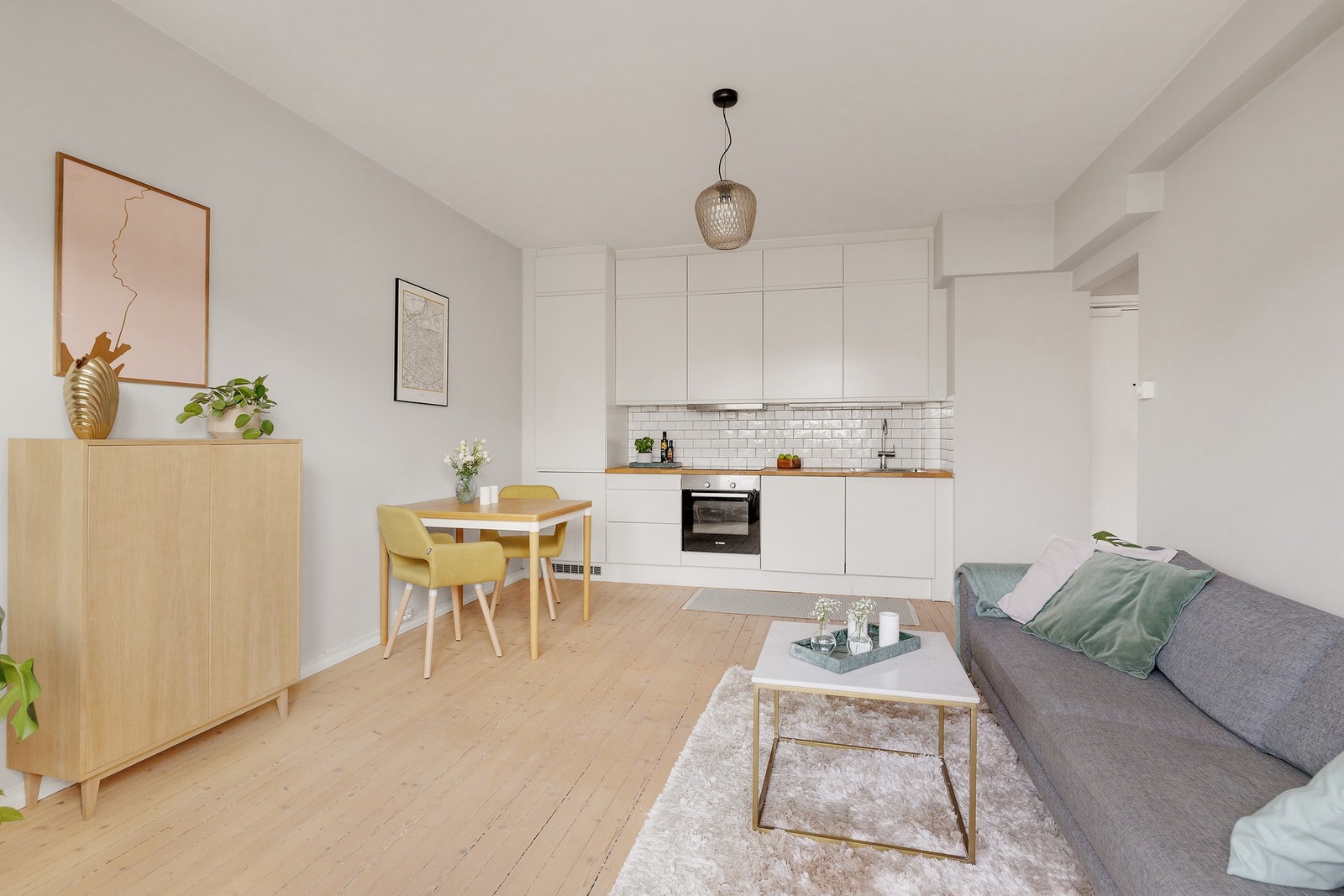 Lave felleskostnader som inkl. bl.a internett/kabel-tv og varmtvann/fyring. Galleribilde