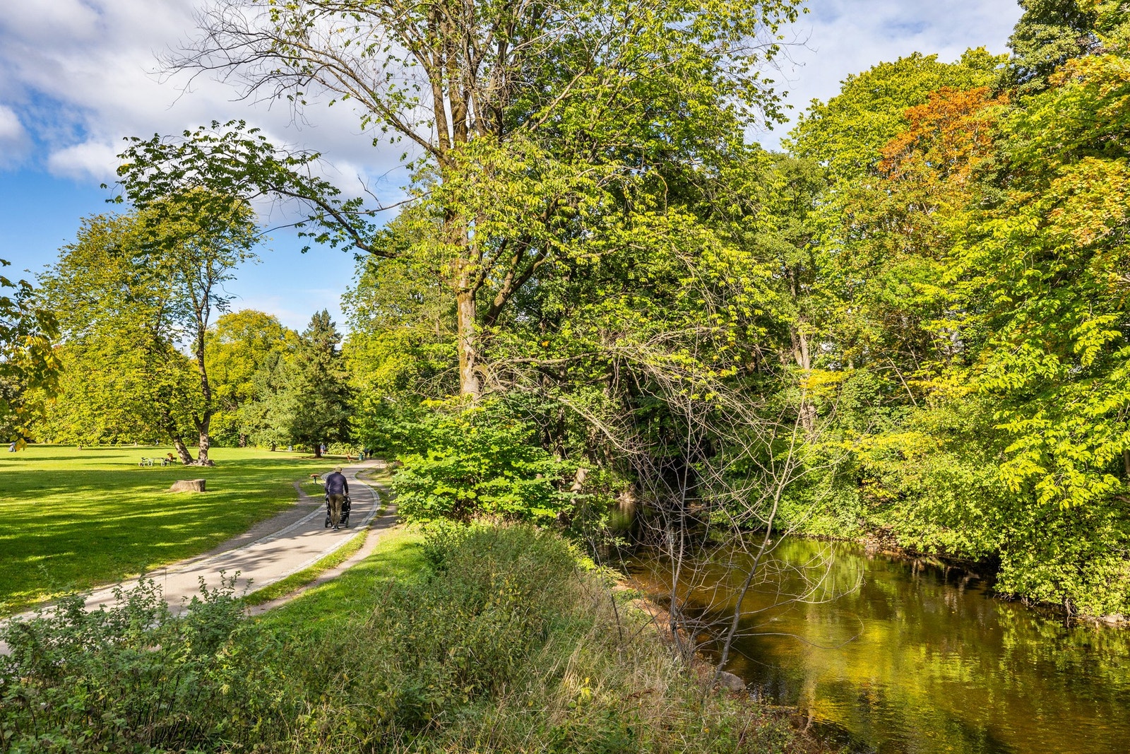 Rett ved er Akerselva m/tursti som fører deg fra sentrum til Nordmarka og Maridalsvannet. Galleribilde