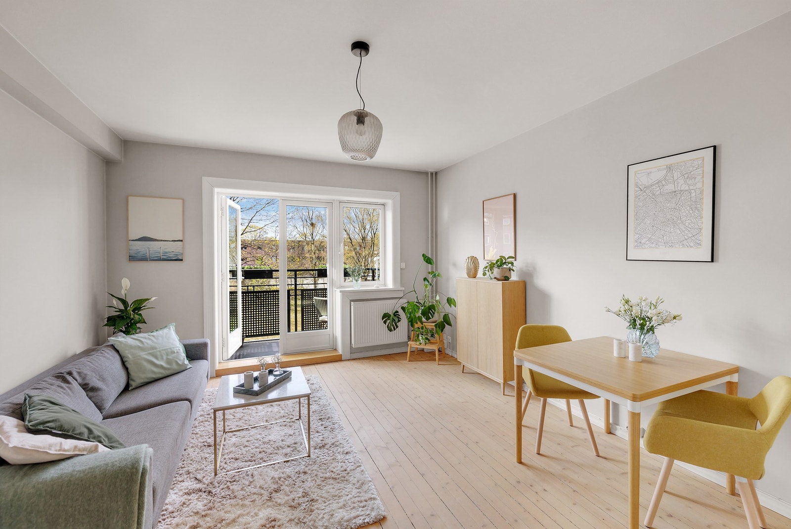 Det er en arealeffektiv planløsning med gode sonedelinger. Galleribilde