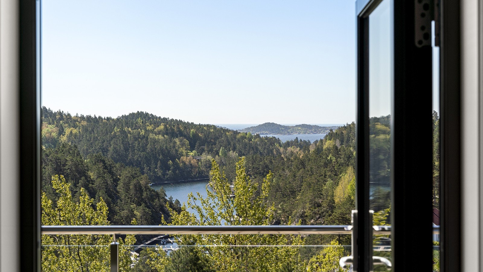 Herfra ser man ut mot havet Galleribilde