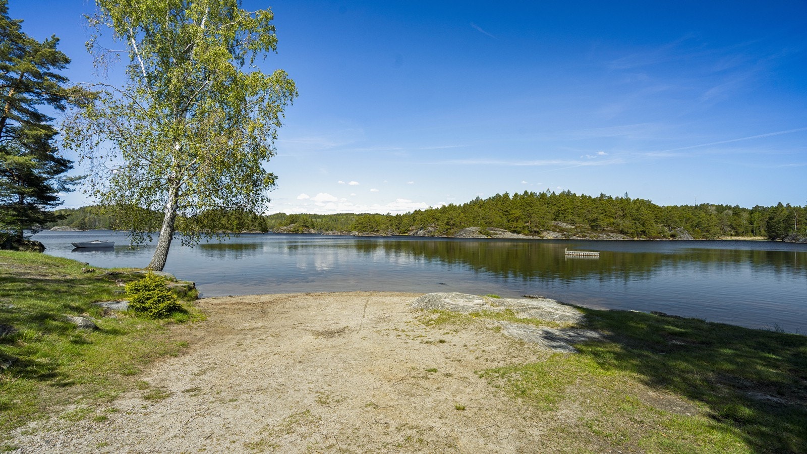 Nærområdet kan by på fine bademuligheter i både ferskvann og saltvann Galleribilde