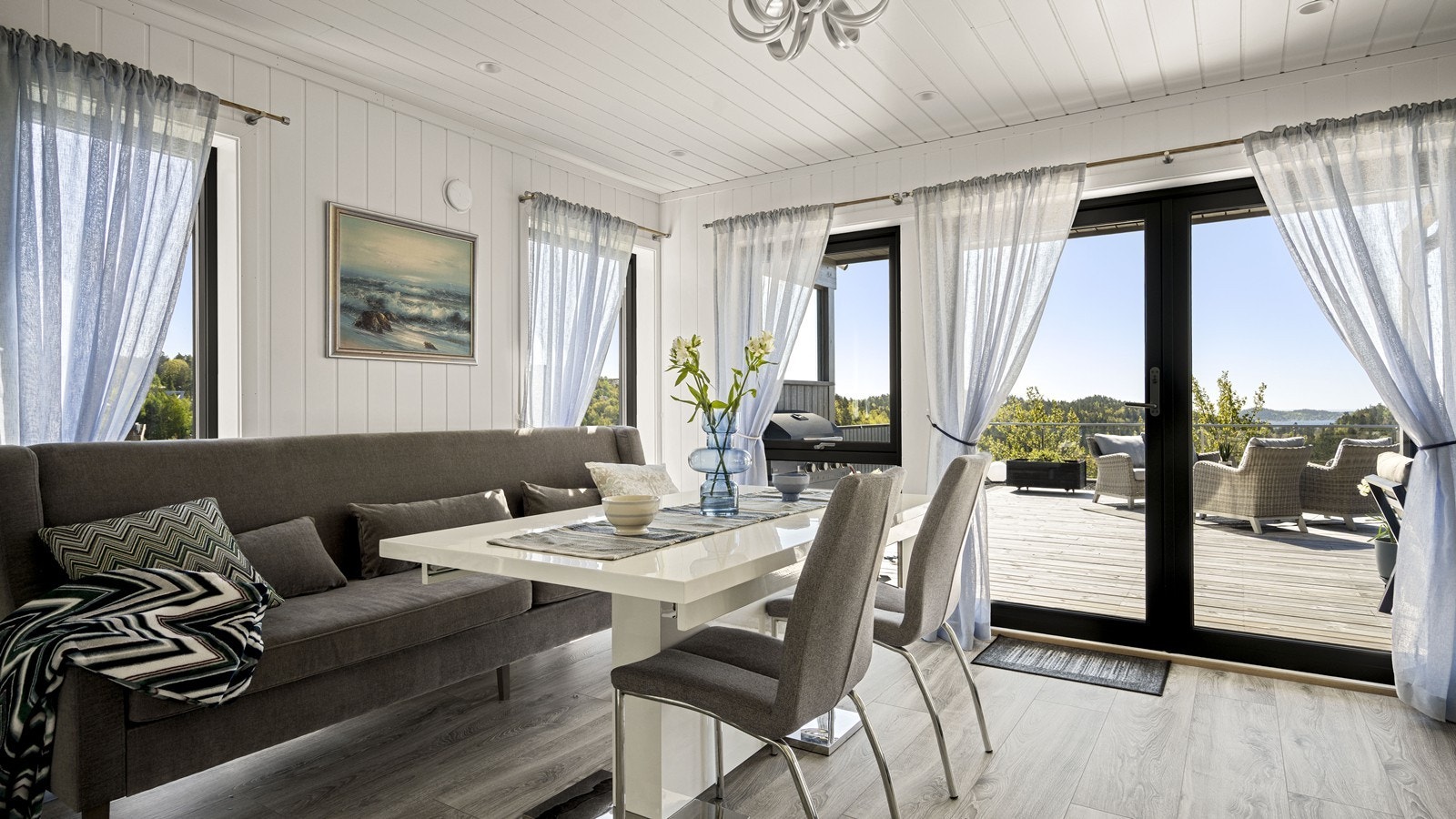 God plass til stor spisegruppe Galleribilde