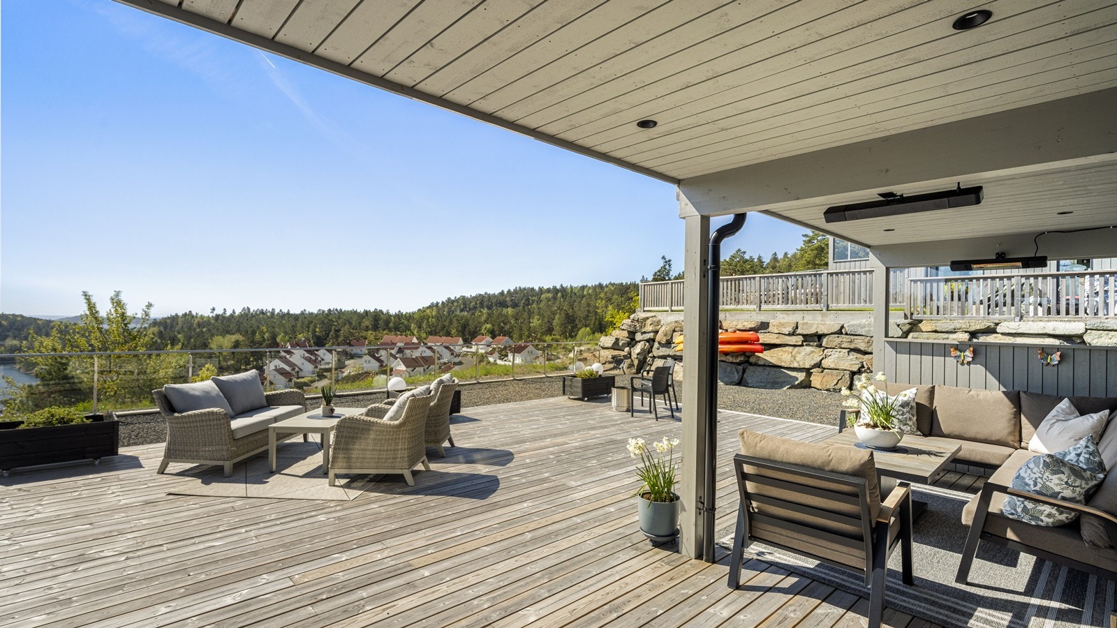 Godt med plass til utemøbler Galleribilde