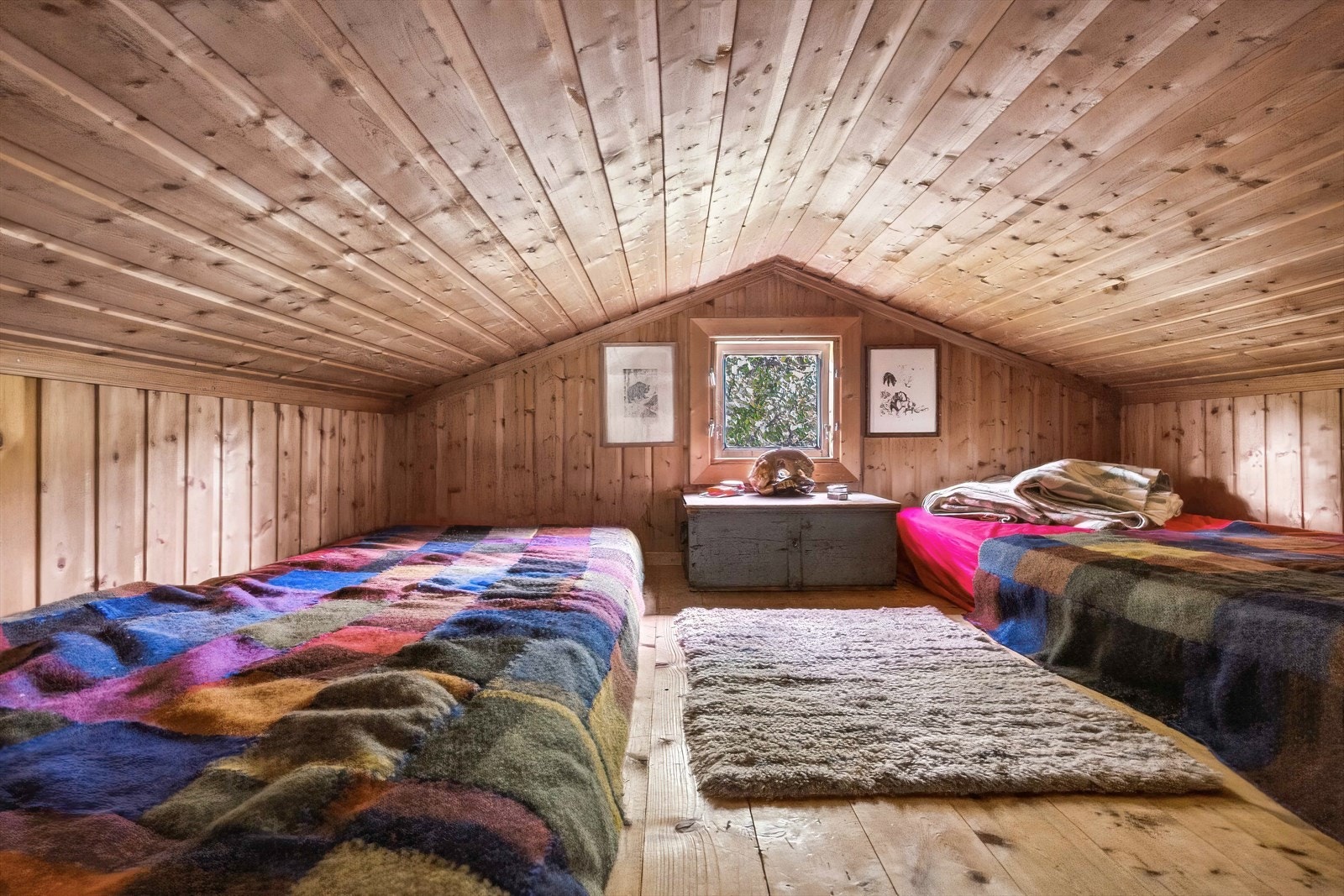 I hytta er det også hems med lav takhøyde. Galleribilde