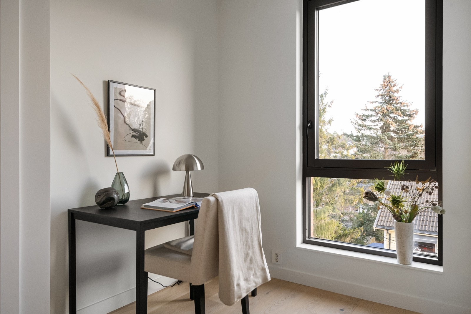 Ett av 3 soverom passer fint som kontor eller gjesterom. Galleribilde