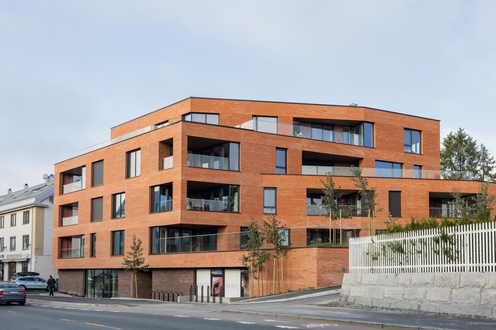 Bygget er tegnet av Lund+Slaato Arkitekter. Galleribilde