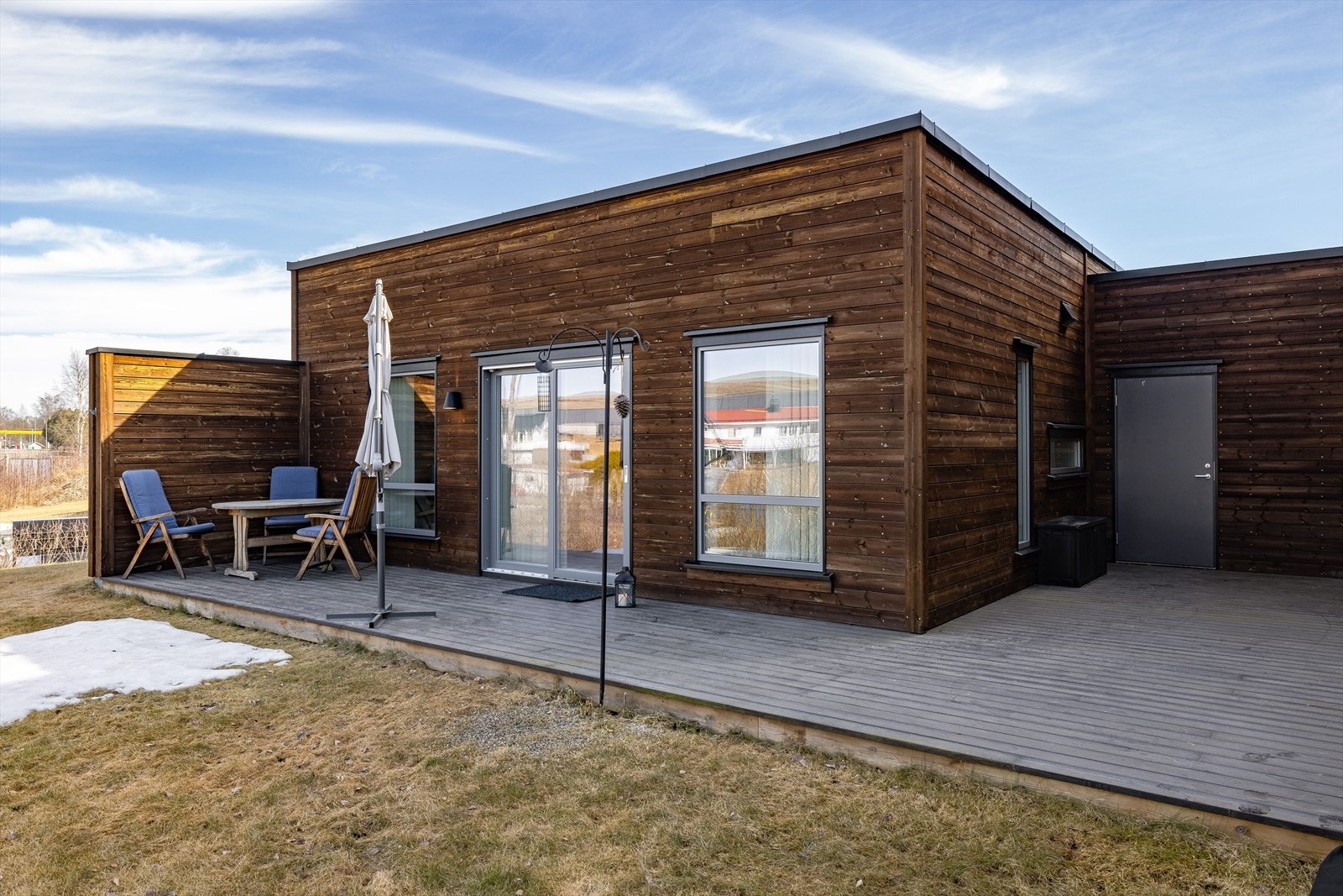 Beliggenheten mot vest sørger for gode solforhold til sent på kveld på sommerstid. Galleribilde