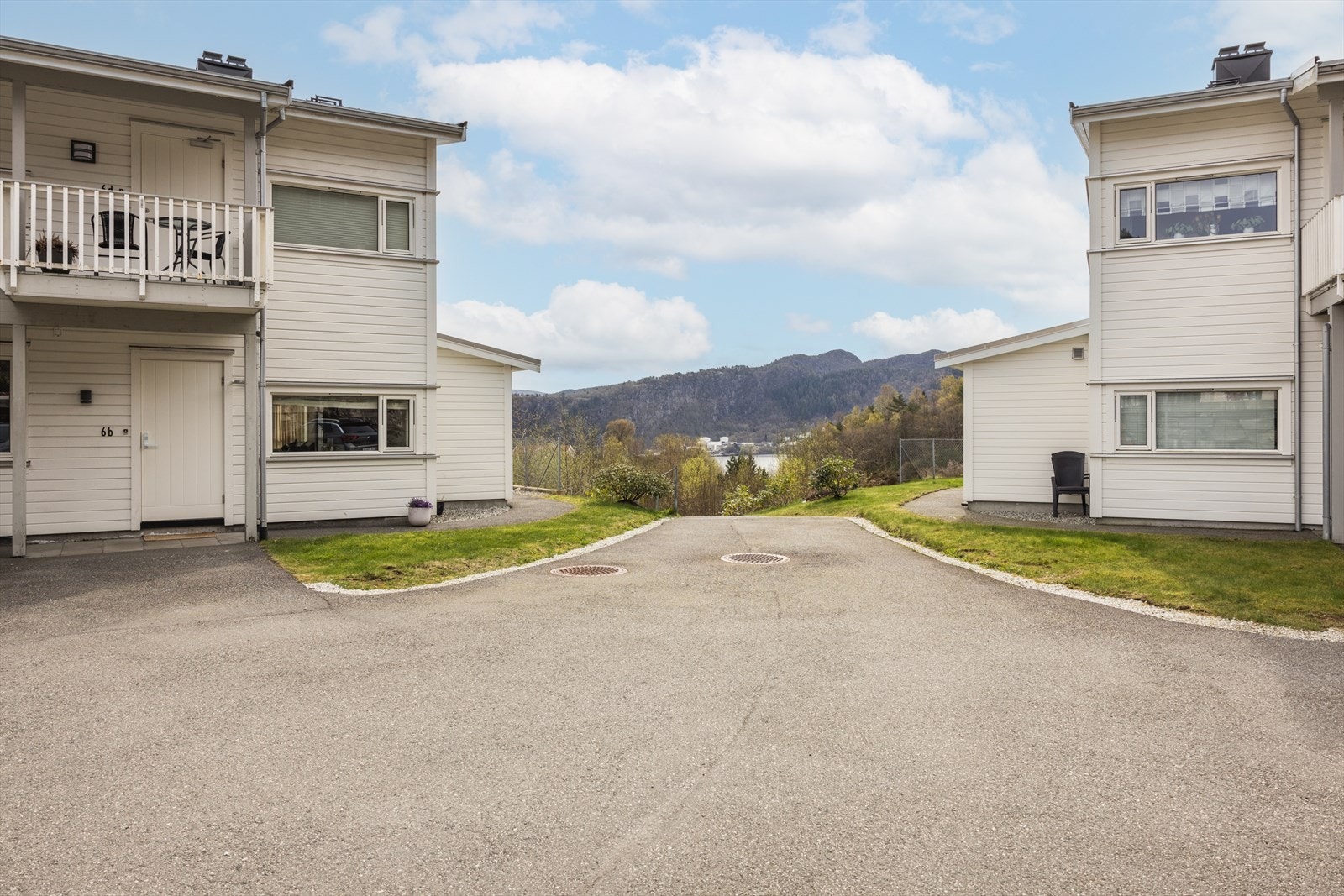 Beliggenheten er svært populær på Stongafjellet med flere lekeplasser og en barnehage på feltet, samt kort kjøretur til Askøybroen og flere fasiliteter. Galleribilde