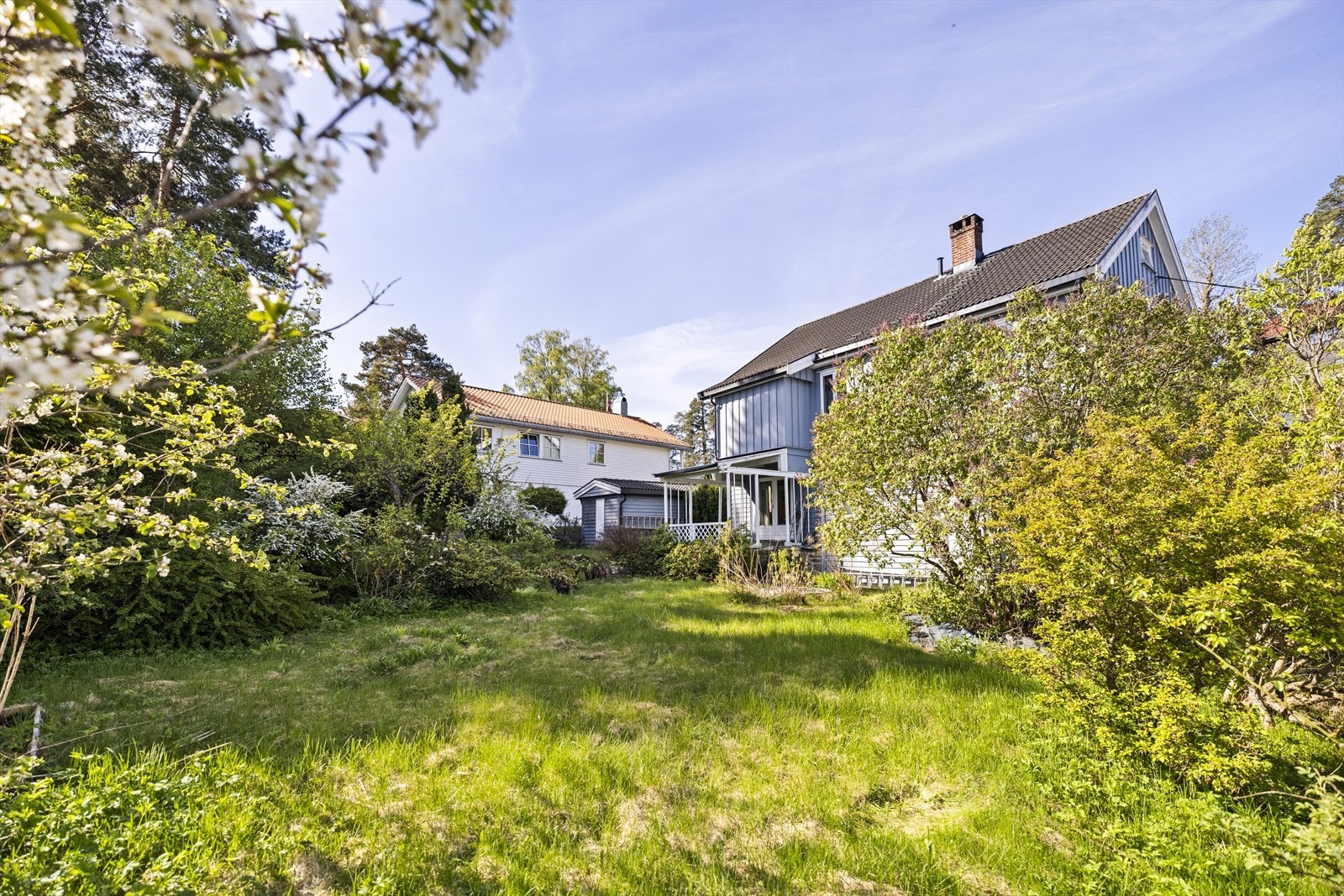 Huset sett fra hagen. Galleribilde