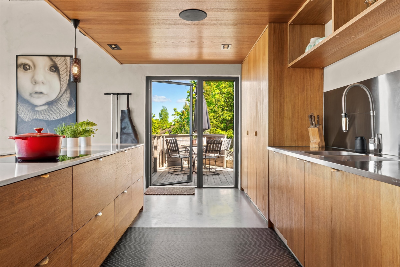 Fra kjøkkenet får du nordvendt terrasse på ca. 14m² Galleribilde